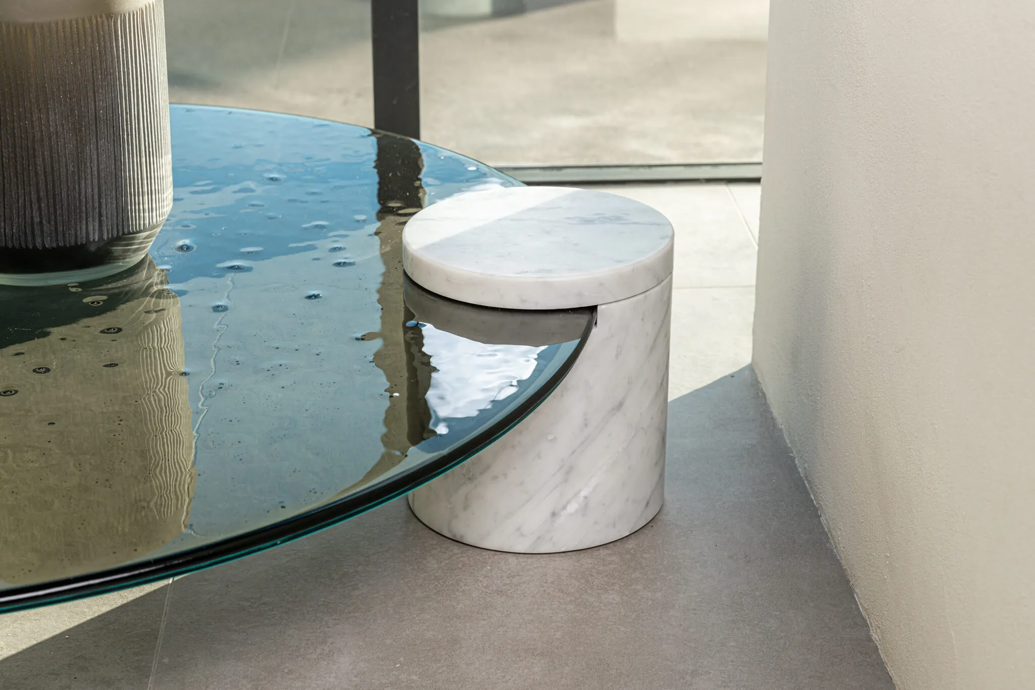 Журнальный столик Verre Bianco Giola marble -итальянских и ведущих мировых брендов в Москве
